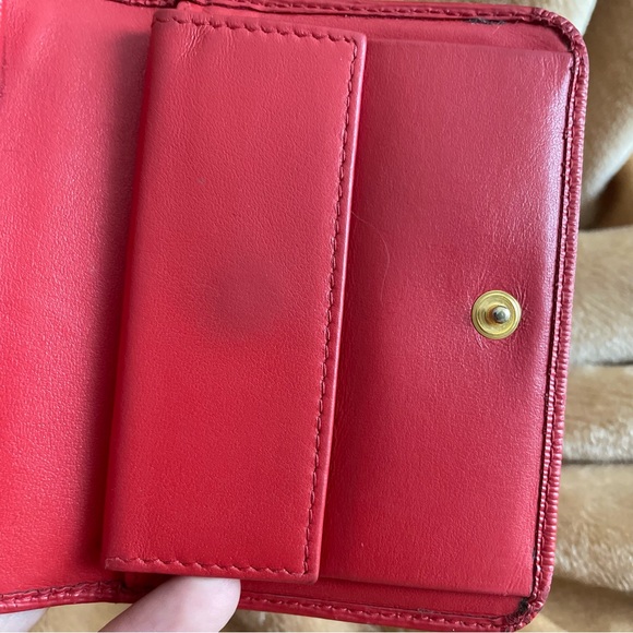 Prada red saffiano trifold wallet - Picture 11 of 16